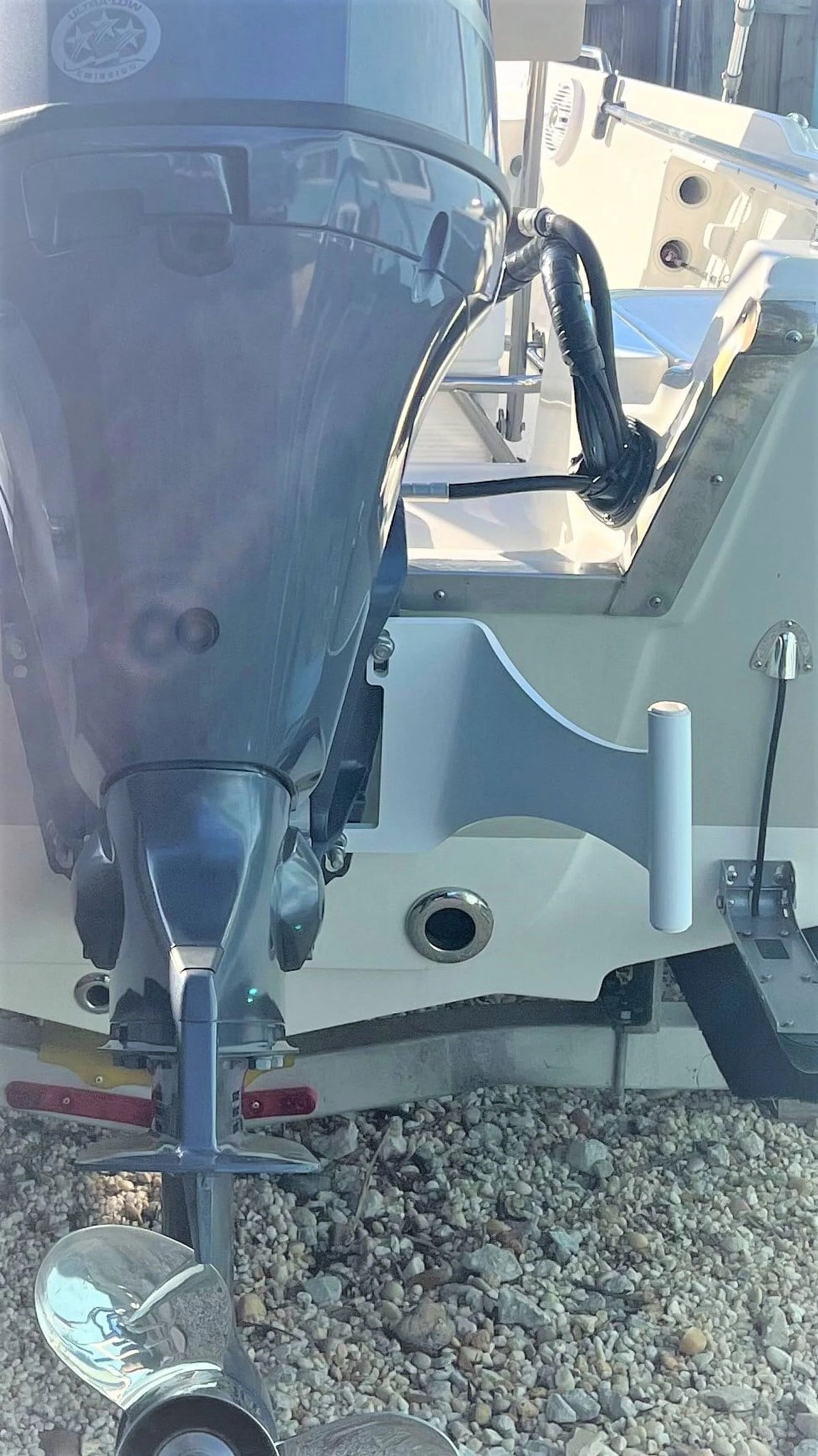 White Right/Starboard Side Motor Mount System with 7' White Pin H81381