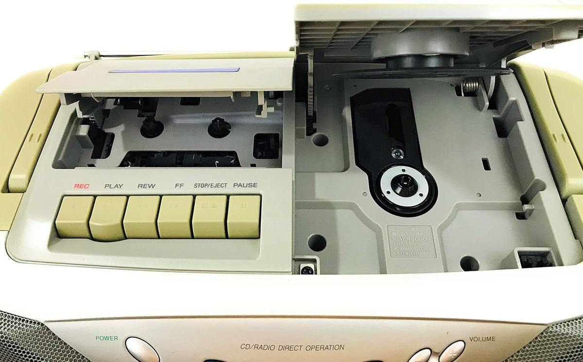 Portable AM/FM/CD Cassette Boombox X878040