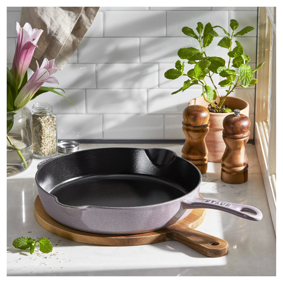 11'' Cast Iron Deep Skillet W560214